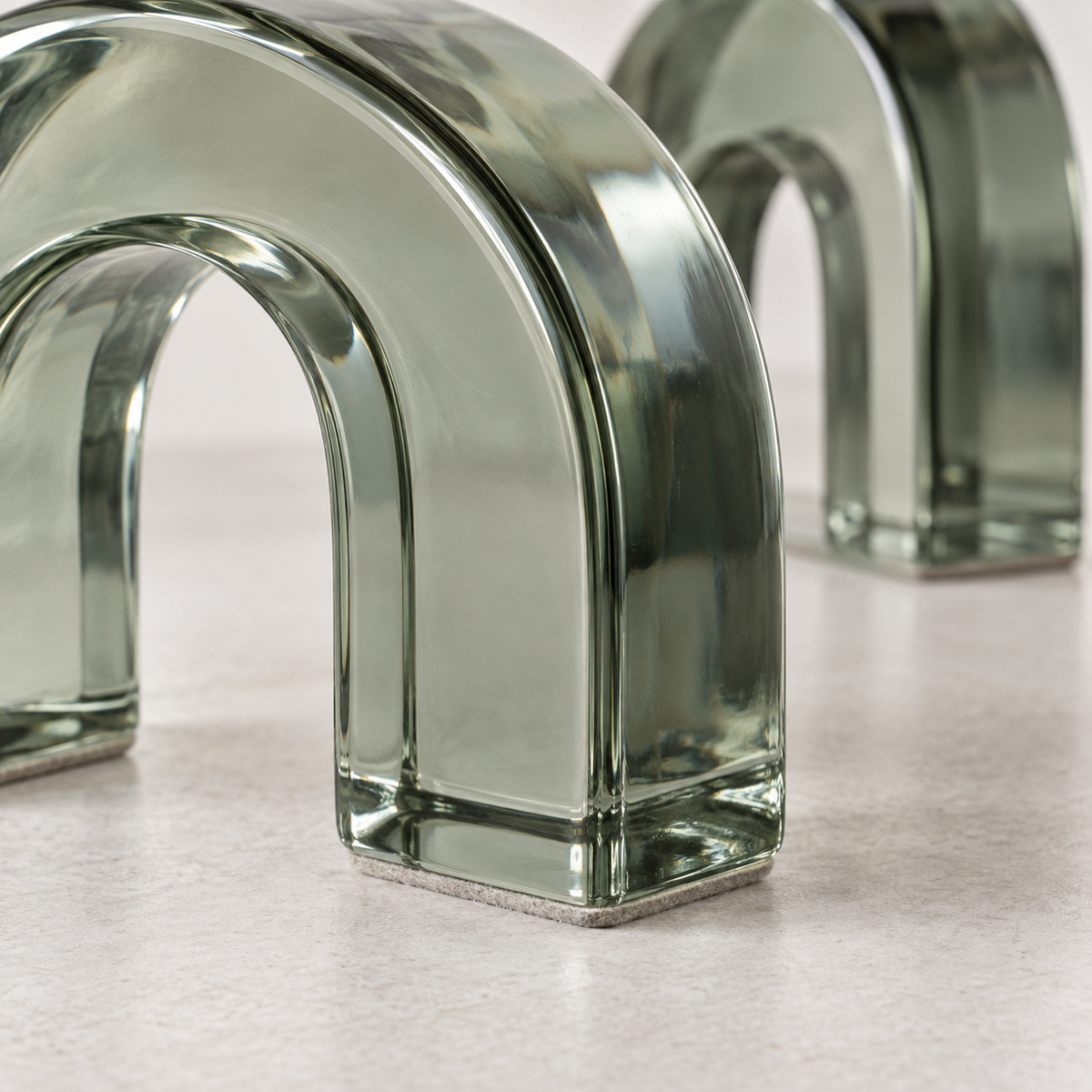 Glassway Transparent Arch Bookends